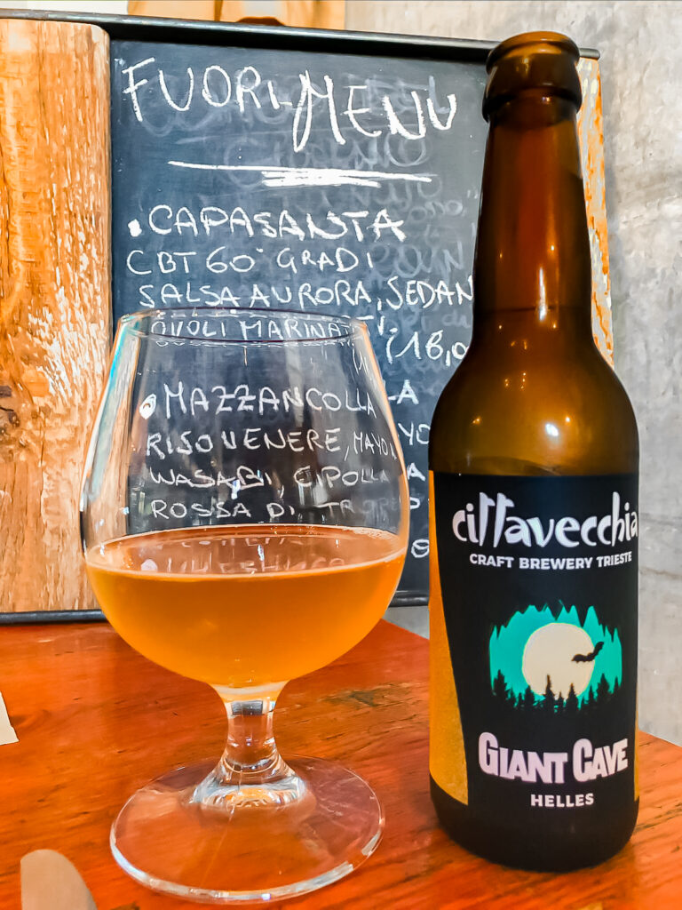 Giant Cave - Helles